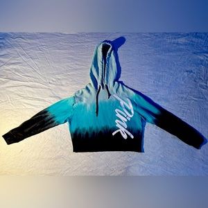 PINK long sleeve crop top size small has stain under the neck.. great condition